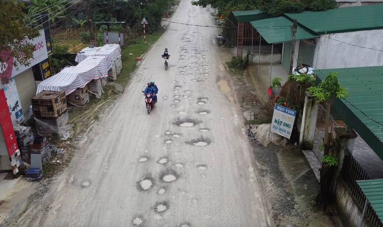 Nghệ An: Dân than cuộc sống đảo lộn vì đường xuống cấp- Ảnh 1. Nghệ An: Dân than cuộc sống đảo lộn vì đường xuống cấp- Ảnh 1.