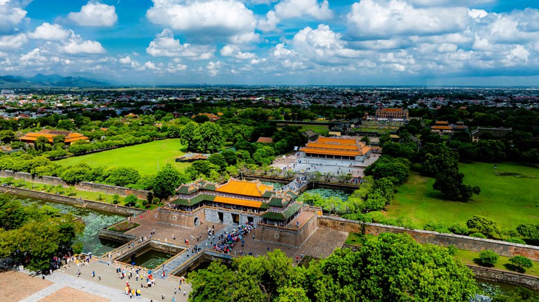 Kh&aacute;m ph&aacute; ng&ocirc;i điện chỉ c&ograve;n nền m&oacute;ng được phục hồi th&agrave;nh điểm đến thu h&uacute;t du kh&aacute;ch ở Huế- Ảnh 13.