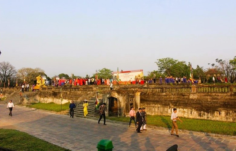 Kh&aacute;m ph&aacute; ng&ocirc;i điện chỉ c&ograve;n nền m&oacute;ng được phục hồi th&agrave;nh điểm đến thu h&uacute;t du kh&aacute;ch ở Huế- Ảnh 6.