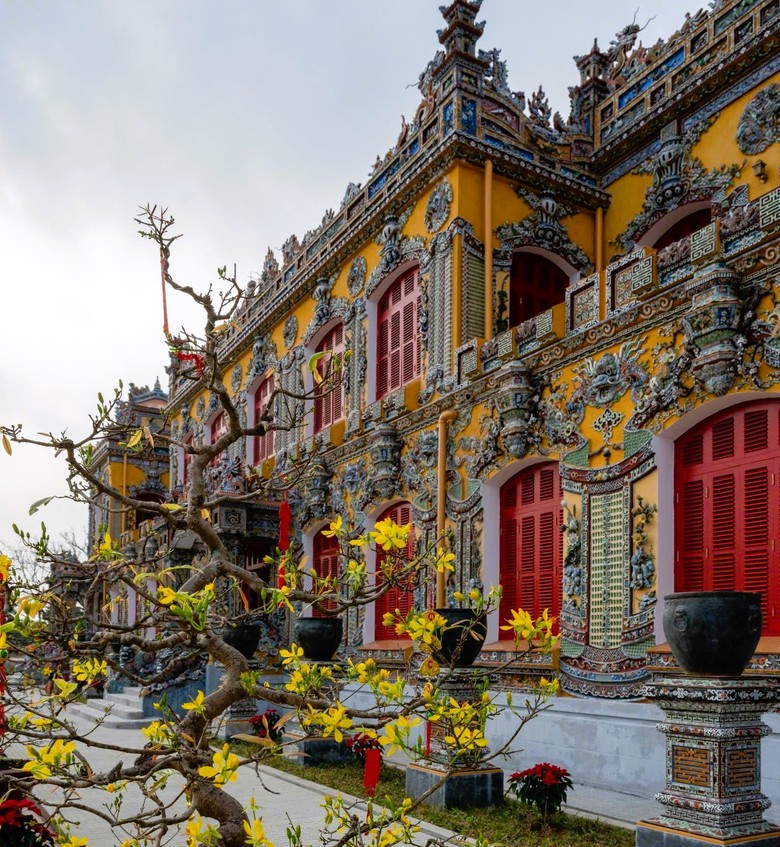 Kh&aacute;m ph&aacute; ng&ocirc;i điện chỉ c&ograve;n nền m&oacute;ng được phục hồi th&agrave;nh điểm đến thu h&uacute;t du kh&aacute;ch ở Huế- Ảnh 8.