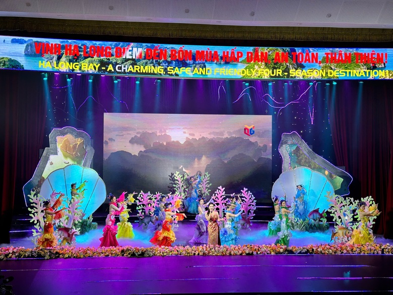 Kỷ niệm 30 năm vịnh Hạ Long được UNESCO vinh danh Di sản thiên nhiên thế giới- Ảnh 5. Kỷ niệm 30 năm vịnh Hạ Long được UNESCO vinh danh Di sản thiên nhiên thế giới- Ảnh 5.