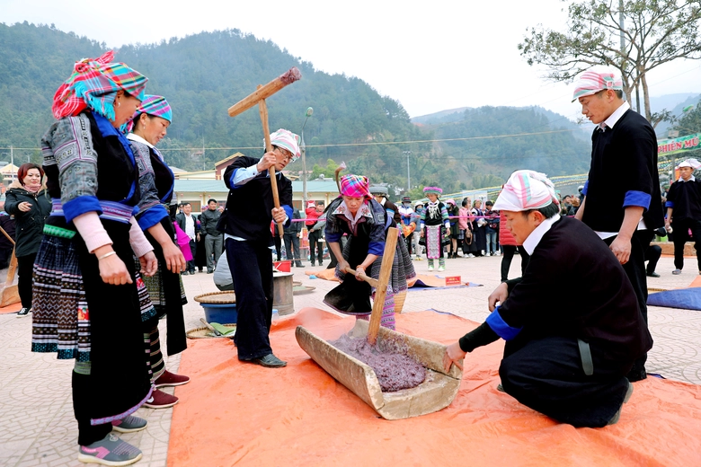 Đến Y&ecirc;n B&aacute;i, ngắm sắc hồng phủ k&iacute;n lễ hội hoa Tớ d&agrave;y v&agrave; Festival kh&egrave;n M&ocirc;ng- Ảnh 1.