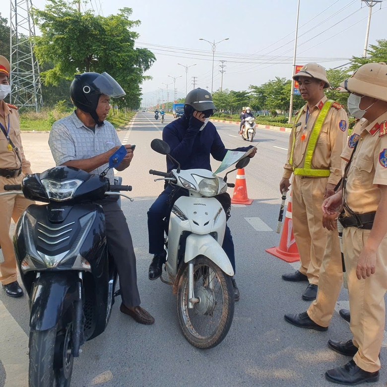 Vĩnh Ph&uacute;c: Triển khai nhiều giải ph&aacute;p đảm bảo ATGT dịp cuối năm- Ảnh 1.