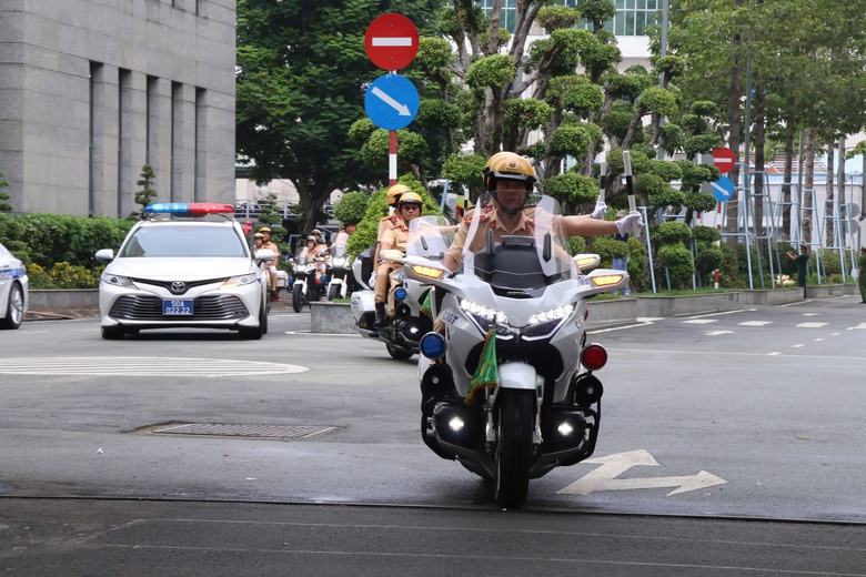 Hai ngày, CSGT TP.HCM xử lý hơn 3.300 trường hợp vi phạm, 11 người dương tính ma túy- Ảnh 1. Hai ngày, CSGT TP.HCM xử lý hơn 3.300 trường hợp vi phạm, 11 người dương tính ma túy- Ảnh 1.