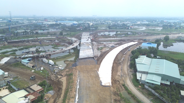 Cao tốc ngh&igrave;n tỷ chờ 250m đường nối để th&ocirc;ng xe- Ảnh 1.
