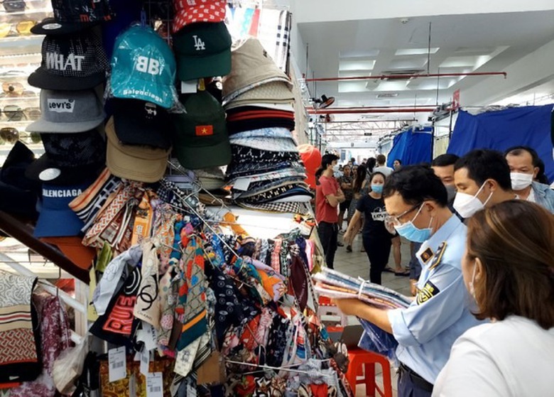 Quản lý thị trường chuyển cơ quan điều tra 162 vụ có dấu hiệu tội phạm trong 11 tháng- Ảnh 2. Quản lý thị trường chuyển cơ quan điều tra 162 vụ có dấu hiệu tội phạm trong 11 tháng- Ảnh 2.