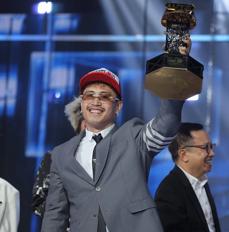 Quán quân Rap Việt mùa 4 Hustlang Robber nhận bao nhiêu tiền thưởng?- Ảnh 1. Quán quân Rap Việt mùa 4 Hustlang Robber nhận bao nhiêu tiền thưởng?- Ảnh 1.