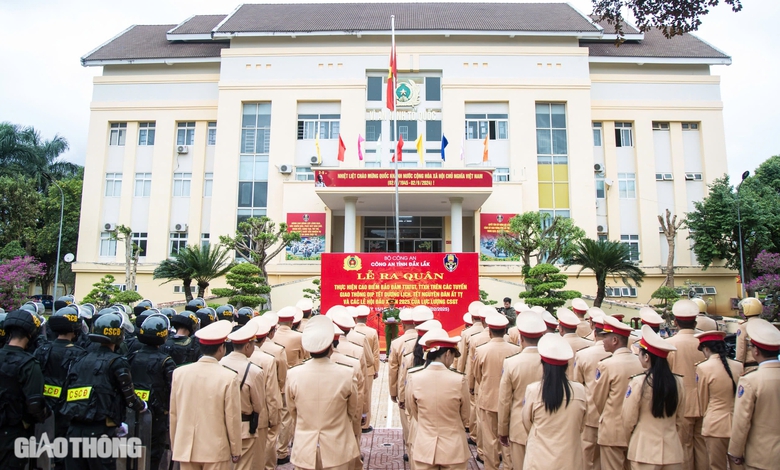 CSGT Đắk Lắk ra qu&acirc;n cao điểm bảo đảm an to&agrave;n giao th&ocirc;ng dịp lễ, Tết 2025- Ảnh 1.