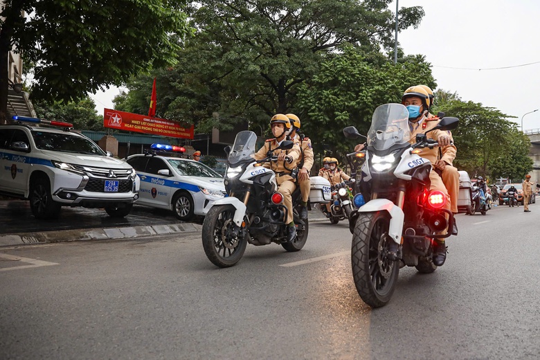CSGT v&agrave;o bến tr&iacute;ch xuất camera h&agrave;nh tr&igrave;nh xử phạt t&agrave;i xế xe kh&aacute;ch vi phạm- Ảnh 13.
