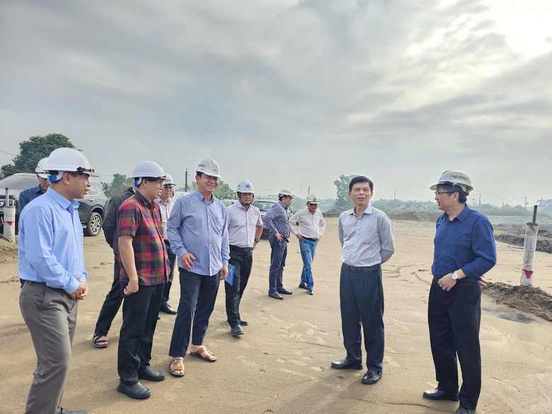 Cao tốc ngh&igrave;n tỷ chờ 250m đường nối để th&ocirc;ng xe- Ảnh 3.