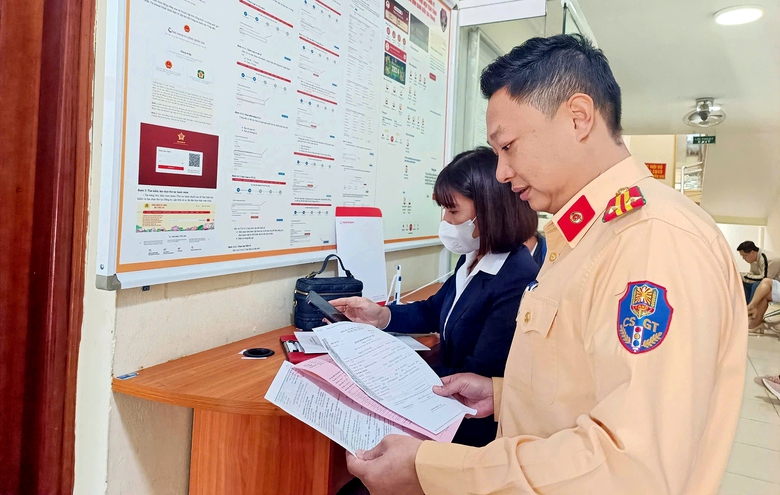 Hết cảnh chen chúc, xếp hàng đăng ký ô tô- Ảnh 3. Hết cảnh chen chúc, xếp hàng đăng ký ô tô- Ảnh 3.