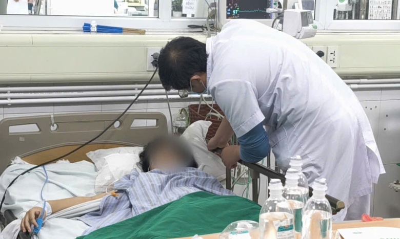 C&ocirc; g&aacute;i trẻ mắc vi&ecirc;m n&atilde;o, bất ngờ nguy&ecirc;n nh&acirc;n từ khối u buồng trứng- Ảnh 1.