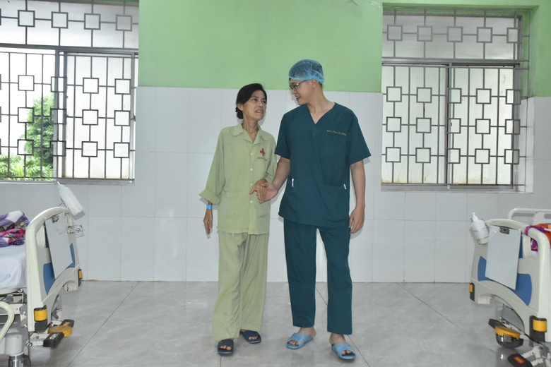 Thay hơn 15 l&iacute;t huyết tương cứu người phụ nữ mắc bệnh hiếm- Ảnh 1.