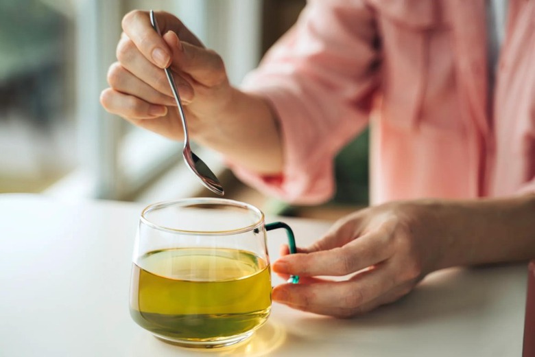 Tr&agrave; xanh cực tốt nhưng một ng&agrave;y uống bao nhi&ecirc;u t&aacute;ch tr&agrave; l&agrave; đủ? - Ảnh 4.
