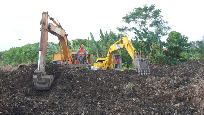 Ráo riết di dời bãi rác chắn cao tốc Cần Thơ - Cà Mau - Ảnh 1. Ráo riết di dời bãi rác chắn cao tốc Cần Thơ - Cà Mau - Ảnh 1.