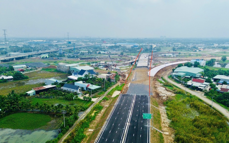 Cao tốc ngh&igrave;n tỷ chờ 250m đường nối để th&ocirc;ng xe