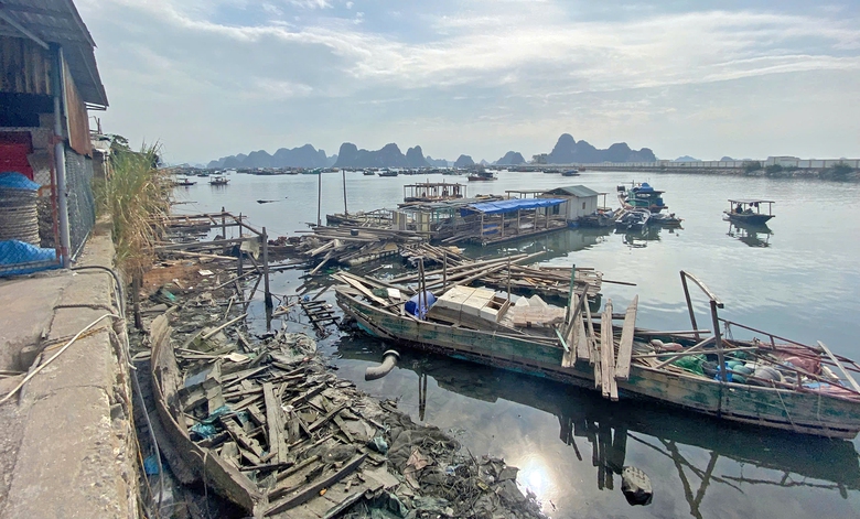 Quảng Ninh: &Ocirc; nhiễm tr&ecirc;n bờ, dưới biển ở Bến Do- Ảnh 1.