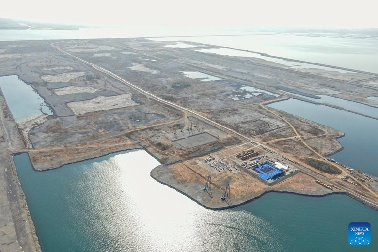 Trung Quốc x&acirc;y s&acirc;n bay tr&ecirc;n đảo nh&acirc;n tạo lớn nhất thế giới- Ảnh 2.