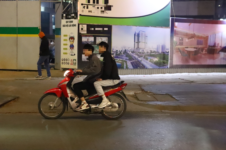 Xuy&ecirc;n đ&ecirc;m theo ch&acirc;n c&aacute;c "khắc tinh" tội phạm đường phố- Ảnh 11.