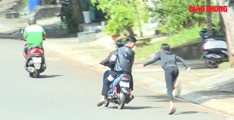 Tìm giải pháp đảm bảo an toàn giao thông khu vực trường học- Ảnh 6. Tìm giải pháp đảm bảo an toàn giao thông khu vực trường học- Ảnh 6.