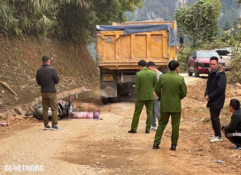Vợ và con gái tử vong trên đường đi đám cưới: Người chồng bật khóc nhớ lại cuộc gọi cuối- Ảnh 4. Vợ và con gái tử vong trên đường đi đám cưới: Người chồng bật khóc nhớ lại cuộc gọi cuối- Ảnh 4.