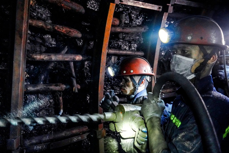 Than Núi Béo phát triển đồng bộ nguồn nhân lực, đảm bảo chất lượng cao- Ảnh 1. Than Núi Béo phát triển đồng bộ nguồn nhân lực, đảm bảo chất lượng cao- Ảnh 1.