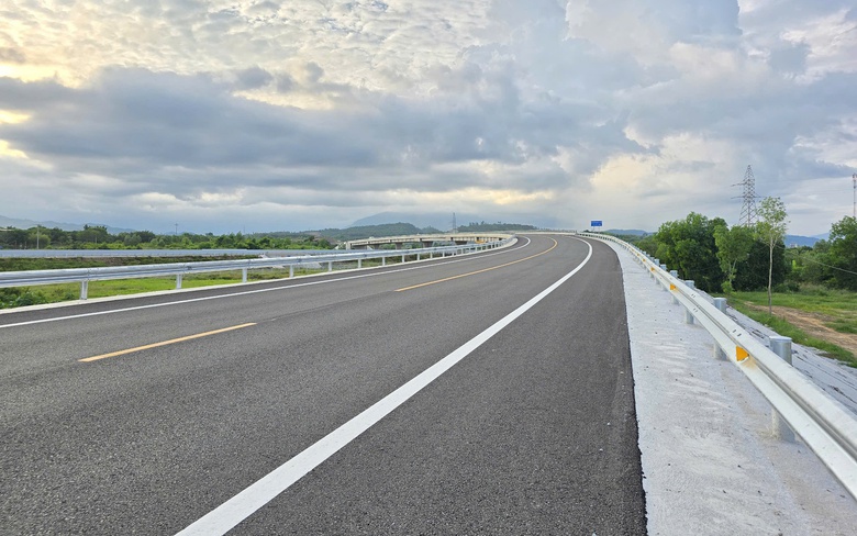 Chủ đầu tư n&oacute;i g&igrave; về đề xuất khai th&aacute;c sớm gần 70km cao tốc V&acirc;n Phong - Nha Trang?