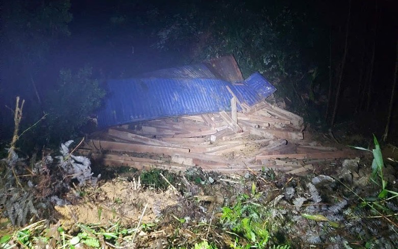 Lật xe tr&ecirc;n đ&egrave;o A Co, 1 người tử vong