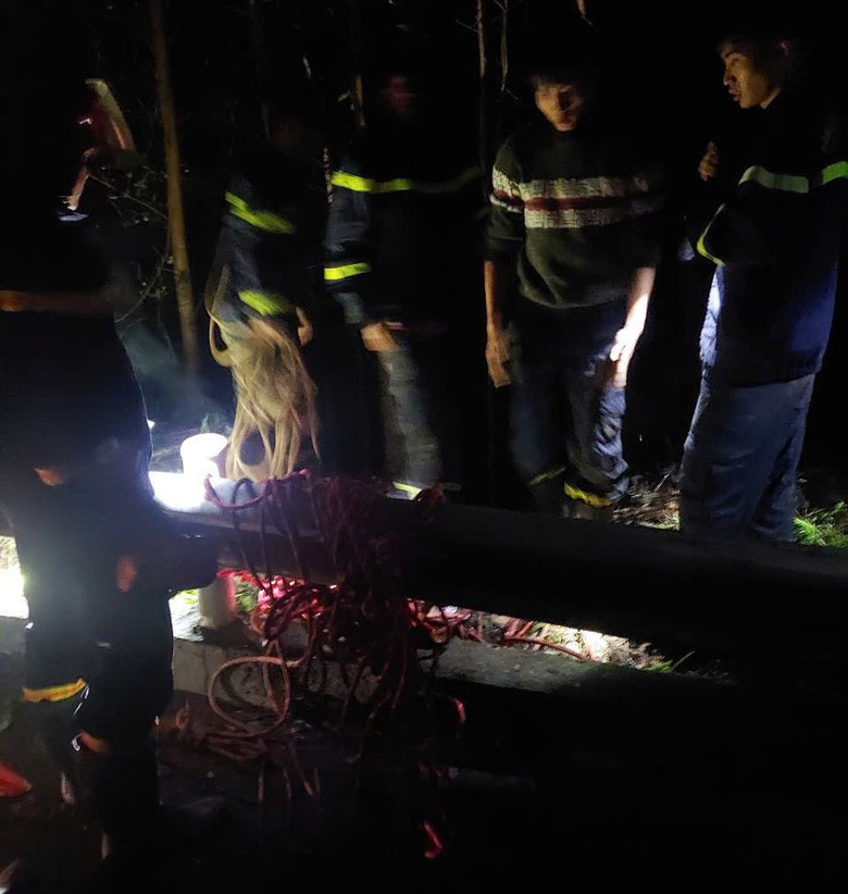 Lật xe trên đèo A Co, 1 người tử vong- Ảnh 2. Lật xe trên đèo A Co, 1 người tử vong- Ảnh 2.