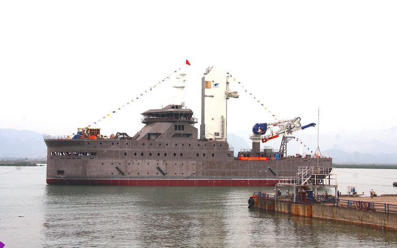 Hạ thủy t&agrave;u dịch vụ điện gi&oacute; hiện đại bậc nhất do doanh nghiệp Việt sản xuất