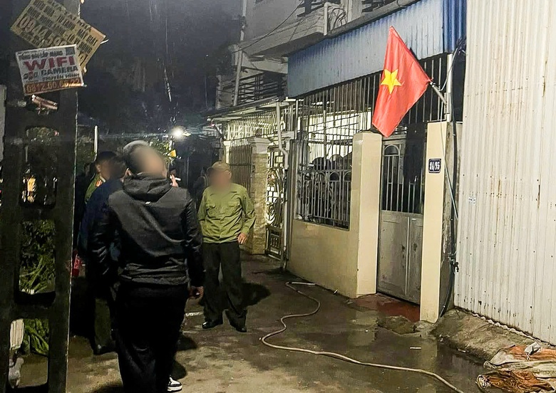 Nghi m&acirc;u thuẫn với vợ, một người đ&agrave;n &ocirc;ng tẩm xăng tự thi&ecirc;u tại nh&agrave;- Ảnh 1.
