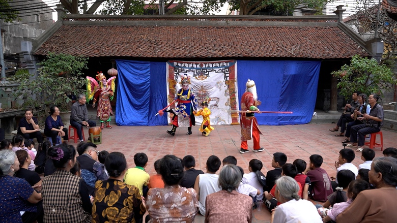 Trung Ruồi v&agrave; con g&aacute;i 4 tuổi diễn tuồng cổ trong &ldquo;Cha con vạn dặm&rdquo;- Ảnh 3.