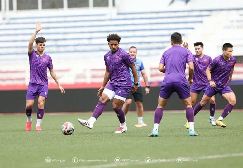 Sao nhập tịch tập căng, sẵn s&agrave;ng ra mắt tuyển Việt Nam tại AFF Cup- Ảnh 1.