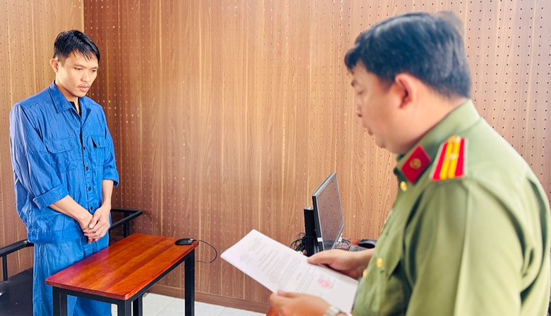 An Giang: Khởi tố th&ecirc;m 2 đối tượng mua b&aacute;n, t&agrave;ng trữ tr&aacute;i ph&eacute;p vũ kh&iacute; qu&acirc;n dụng- Ảnh 1.