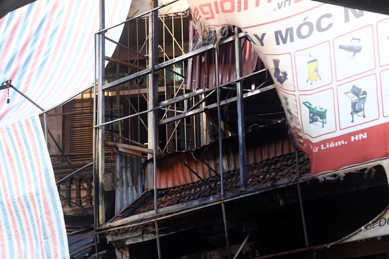 Cận cảnh qu&aacute;n c&agrave; ph&ecirc; bị ph&oacute;ng hỏa khiến 11 người tử vong chỉ c&oacute; 1 cửa ra v&agrave;o- Ảnh 8.