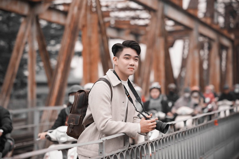 &Aacute; qu&acirc;n Giọng h&aacute;t hay H&agrave; Nội 2024 Đinh Xu&acirc;n Đạt ra MV đầu tay "Ho&agrave;n Kiếm"- Ảnh 3.