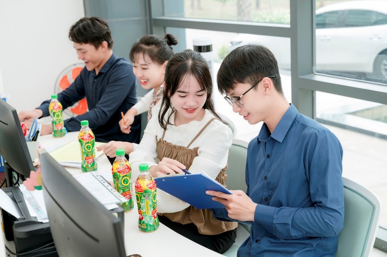 Uống tr&agrave; xanh Kh&ocirc;ng độ: Giảm stress ng&agrave;y cuối năm, dễ tr&uacute;ng c&aacute;c giải thưởng gi&aacute; trị- Ảnh 1.