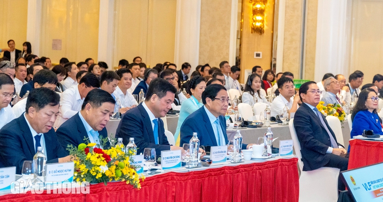 Thủ tướng n&ecirc;u ba mục ti&ecirc;u, bảy giải ph&aacute;p ph&aacute;t triển logistics- Ảnh 2.