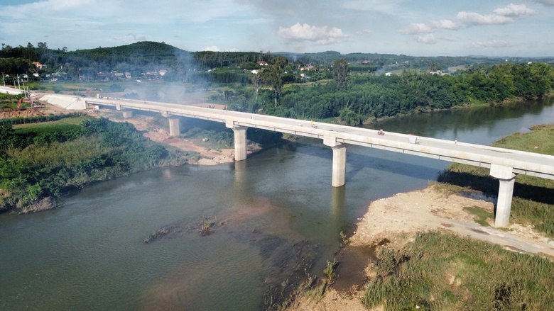 Quảng Ng&atilde;i: Tăng tốc đưa cầu 150 tỷ về đ&iacute;ch trước hẹn- Ảnh 1.