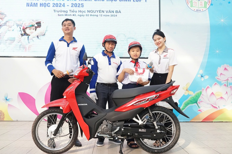 Hàng nghìn học sinh ở TP Thủ Đức được HEAD Sơn Minh tập huấn kiến thức ATGT- Ảnh 2. Hàng nghìn học sinh ở TP Thủ Đức được HEAD Sơn Minh tập huấn kiến thức ATGT- Ảnh 2.