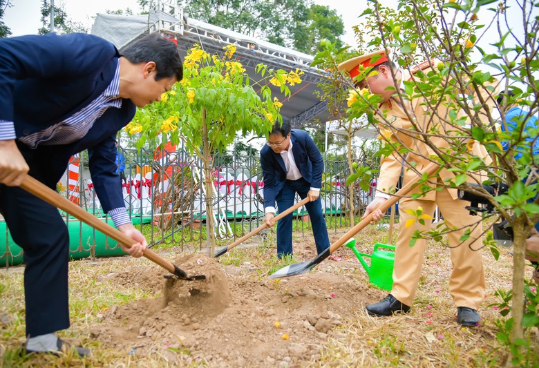 Nối d&agrave;i đường t&agrave;u - đường hoa d&agrave;i nhất Việt Nam qua Thủ đ&ocirc;- Ảnh 2.