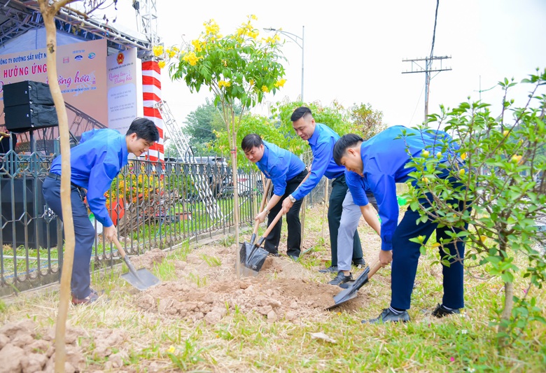 Nối d&agrave;i đường t&agrave;u - đường hoa d&agrave;i nhất Việt Nam qua Thủ đ&ocirc;- Ảnh 3.