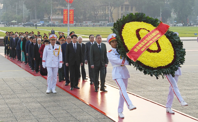 L&atilde;nh đạo Đảng v&agrave; Nh&agrave; nước viếng Chủ tịch Hồ Ch&iacute; Minh nh&acirc;n kỷ niệm 80 năm QĐND Việt Nam- Ảnh 3.