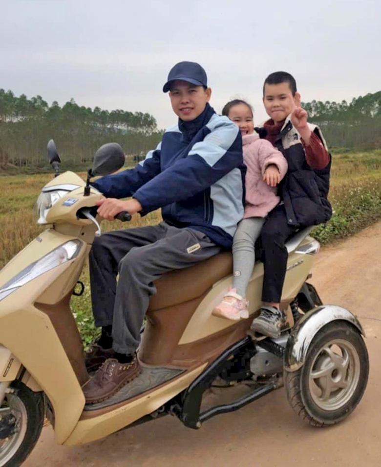 Hạnh ph&uacute;c của &ldquo;hoa kh&ocirc;i l&agrave;ng&rdquo; lấy chồng ngồi xe lăn - Ảnh 4.