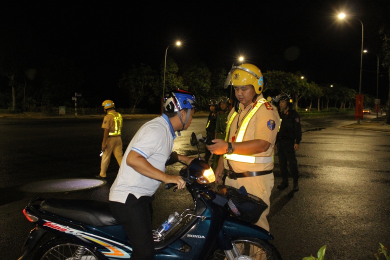 Năm 2024, số người chết vì tai nạn giao thông ở Hậu Giang giảm hơn 36%- Ảnh 1. Năm 2024, số người chết vì tai nạn giao thông ở Hậu Giang giảm hơn 36%- Ảnh 1.