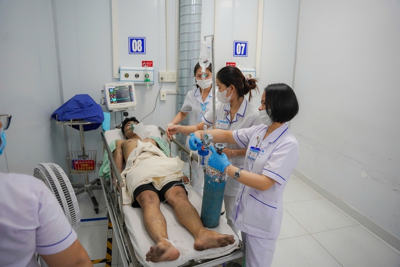 Hiện trường vụ ch&aacute;y khiến 2 người tử vong, hơn 10 người nhập viện ở TP.HCM- Ảnh 6.