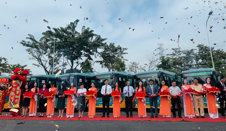 Khai trương 17 tuyến xe bu&yacute;t điện kết nối c&aacute;c nh&agrave; ga metro số 1- Ảnh 4.