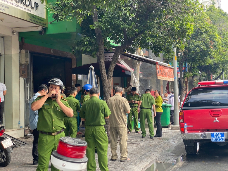 Hiện trường vụ ch&aacute;y khiến 2 người tử vong, hơn 10 người nhập viện ở TP.HCM- Ảnh 3.