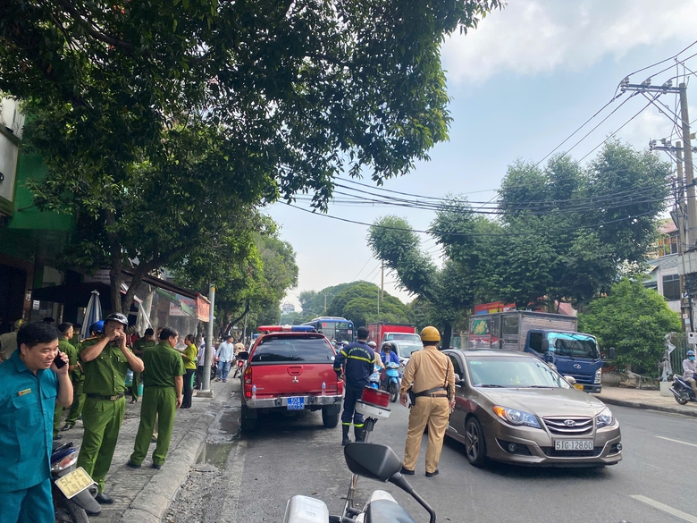 Hiện trường vụ ch&aacute;y khiến 2 người tử vong, hơn 10 người nhập viện ở TP.HCM- Ảnh 2.
