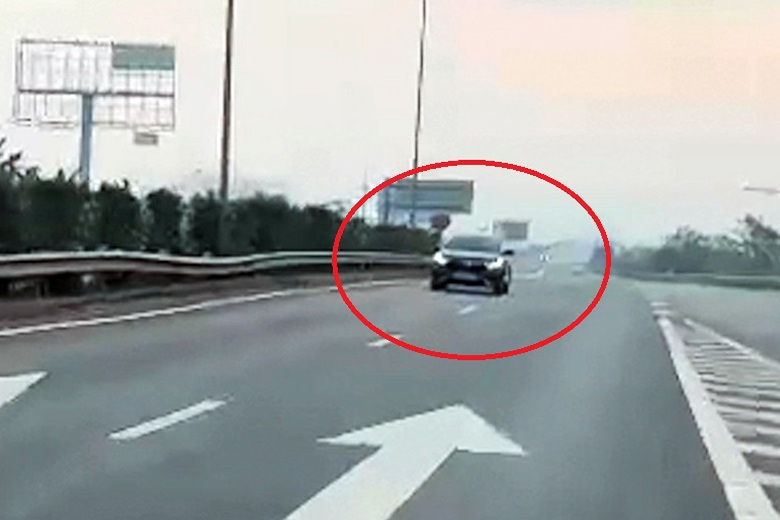 "Mắt thần" gi&uacute;p cảnh s&aacute;t ph&aacute;t hiện, đ&oacute;n l&otilde;ng t&agrave;i xế &ocirc; t&ocirc; đi ngược chiều cao tốc- Ảnh 1.